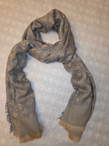 100 authentic louis - 100%authentic, vuitton