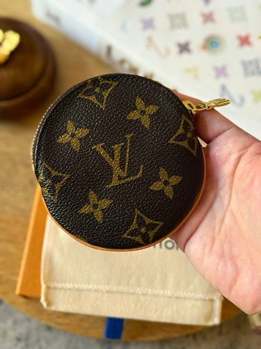 Louis vuitton monogram - louis,